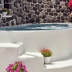D' Amigos Superior Cave House With Outdoor Hottub * Vourvoúlos