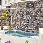 D' Amigos Superior Cave House With Outdoor Hottub * Vourvoúlos